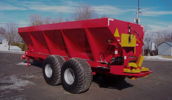 Supplier of farm equipment Quebec