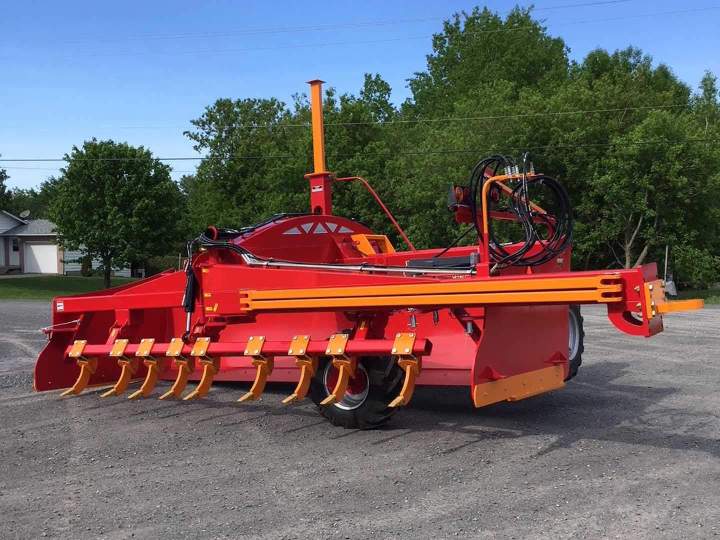 Farm equipment Quebec